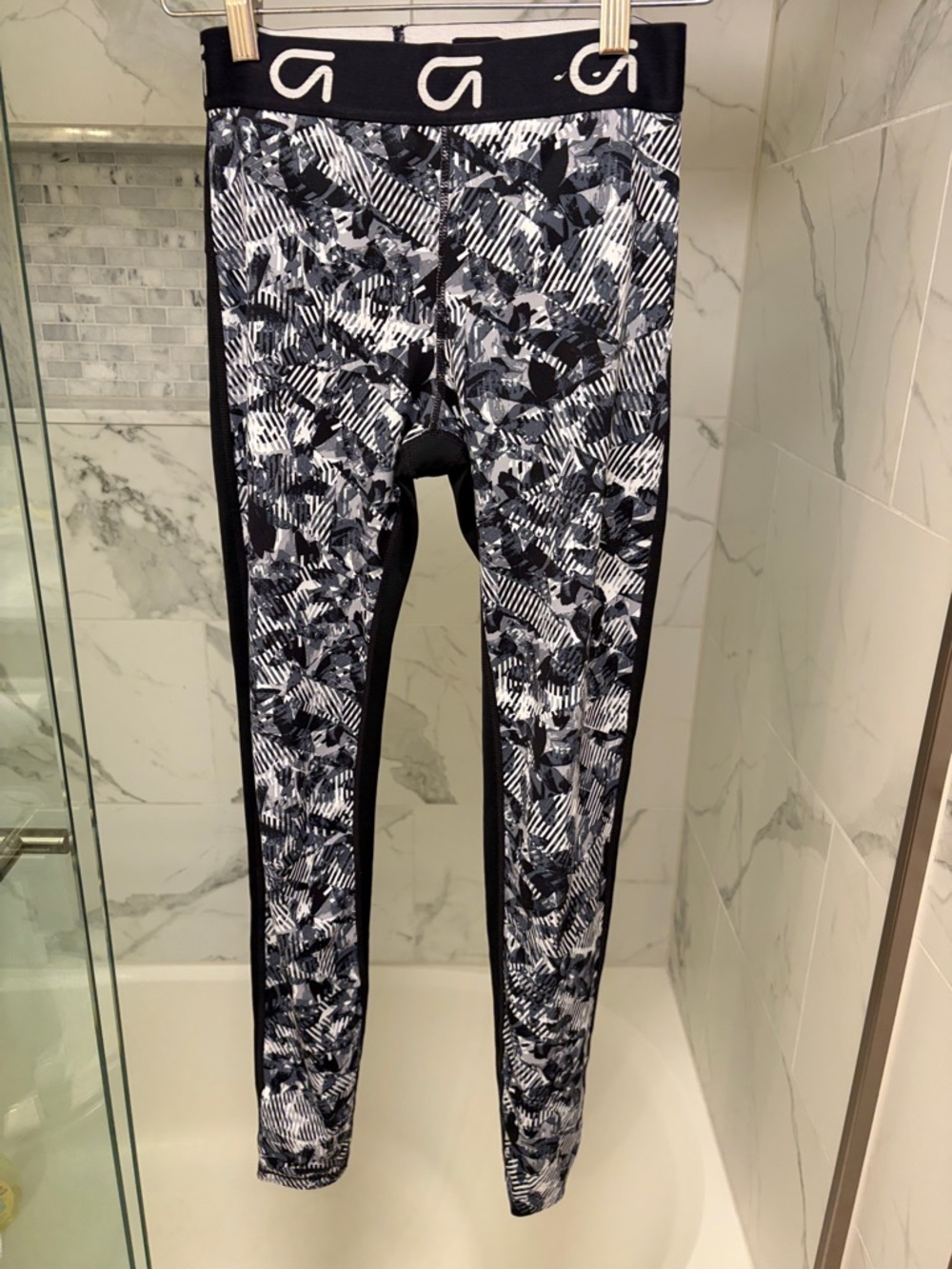 GAP Black & White Graphic Athletic Leggings